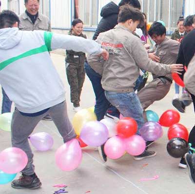 踩擠大戰(zhàn).jpg 踩擠大戰(zhàn).jpg